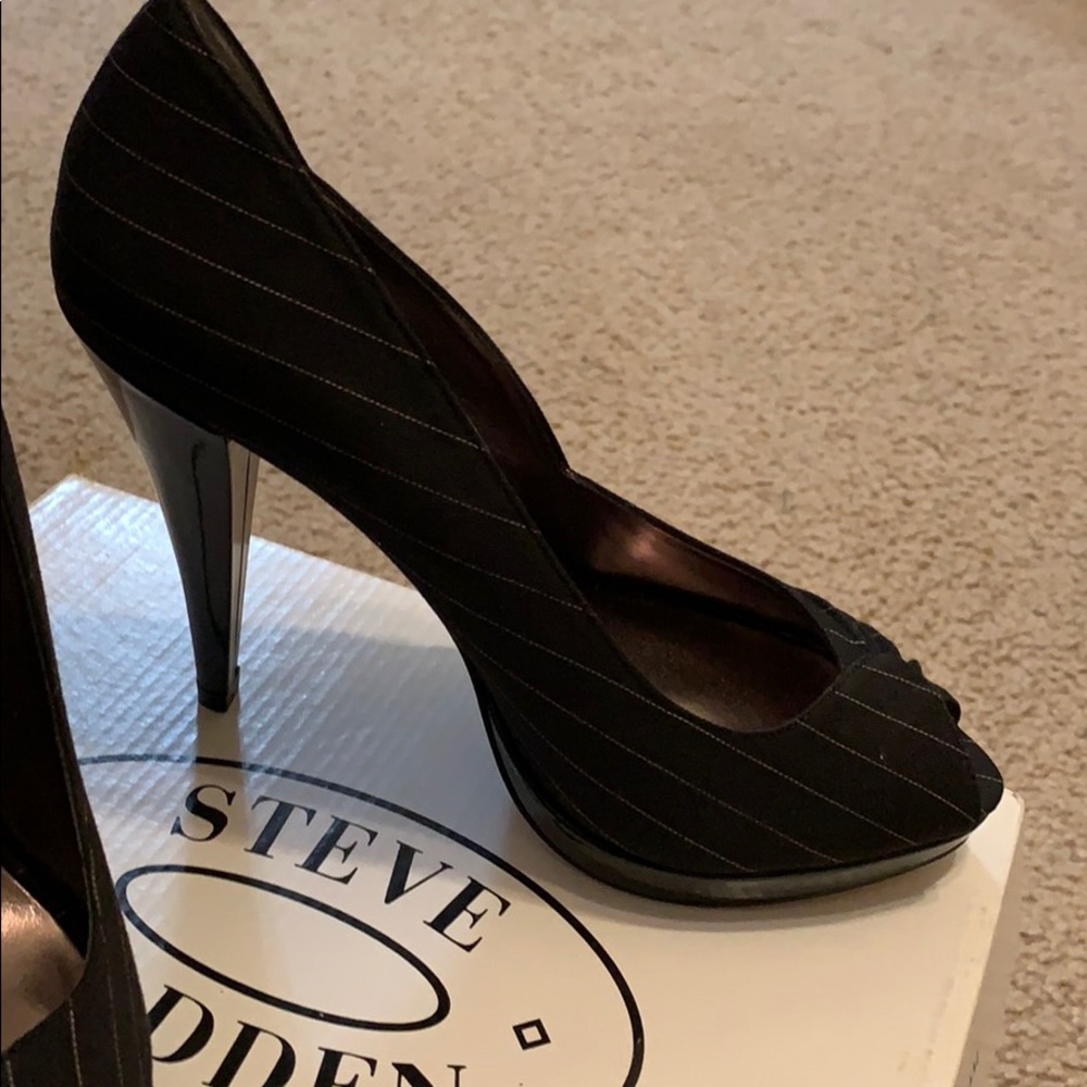 Shoes - Picture 2 of 6